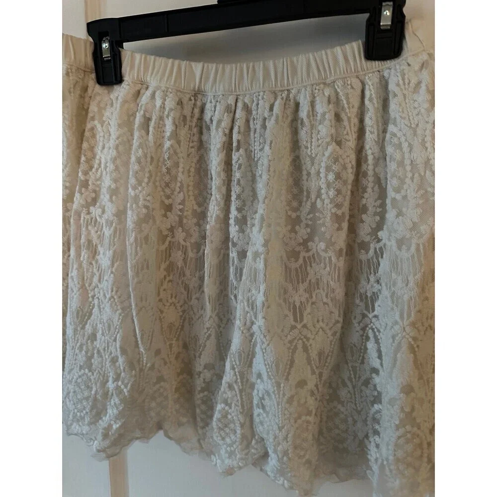H&M Women’s size 8 Cream lace Skirt